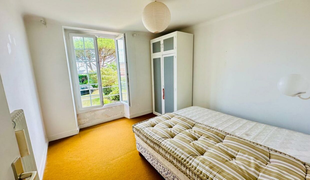 2215-16112025-022908-13